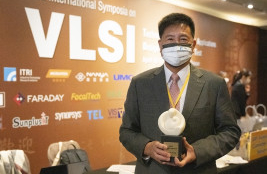 龙8头号玩家
董事长彭双浪荣获潘文渊文教基金会 ERSO Award