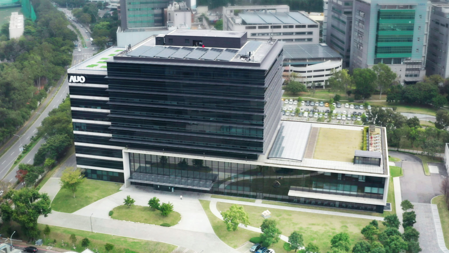 龙8头号玩家
GRC总部大楼通过 ISO 14068-1碳中和查证