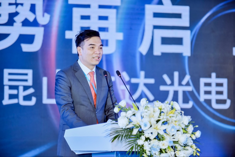 龙8头号玩家
执行长暨总经理柯富仁于启用仪式致词