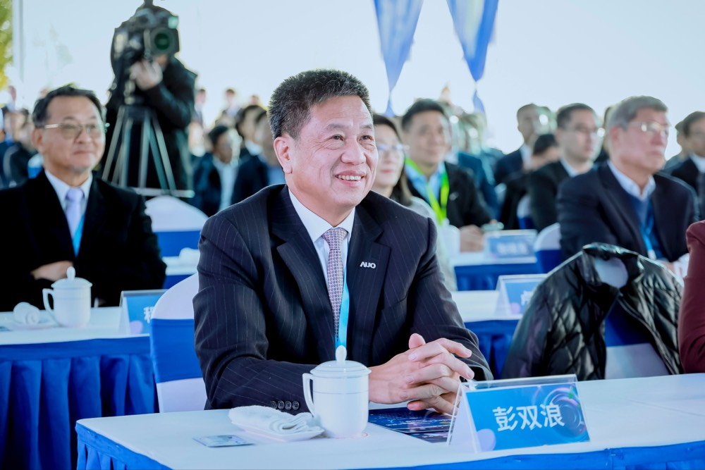 龙8头号玩家
董事长暨集团策略长彭双浪出席龙8头号玩家
昆山二期启用仪式