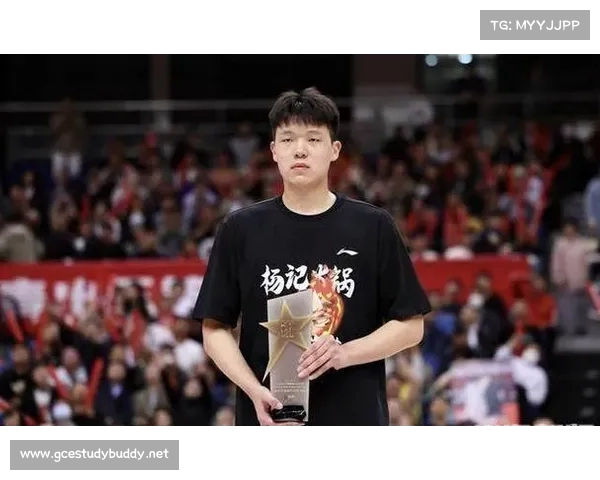 杨瀚森三分球试训成绩出色25投14中命中率56%排名75名球员第30 杨瀚森三分球试训成绩出色25投14中命中率56%排名75名球员第30
